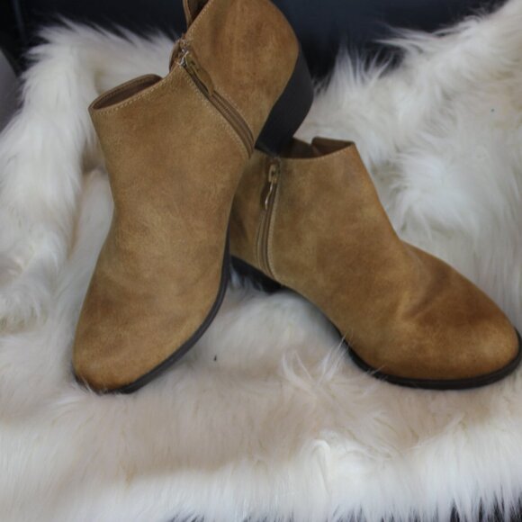 Torrid angle zip on sides suede  boots brown size 9.5 - Picture 1 of 7